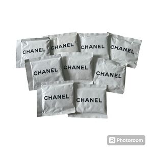 Set of 9 Chanel Cleansing Towlettes